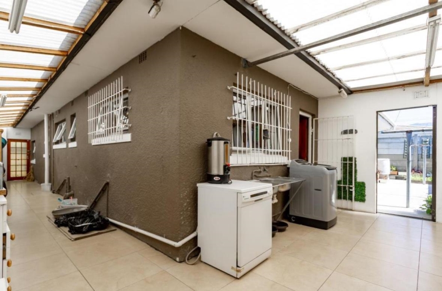 4 Bedroom Property for Sale in Belgravia Western Cape